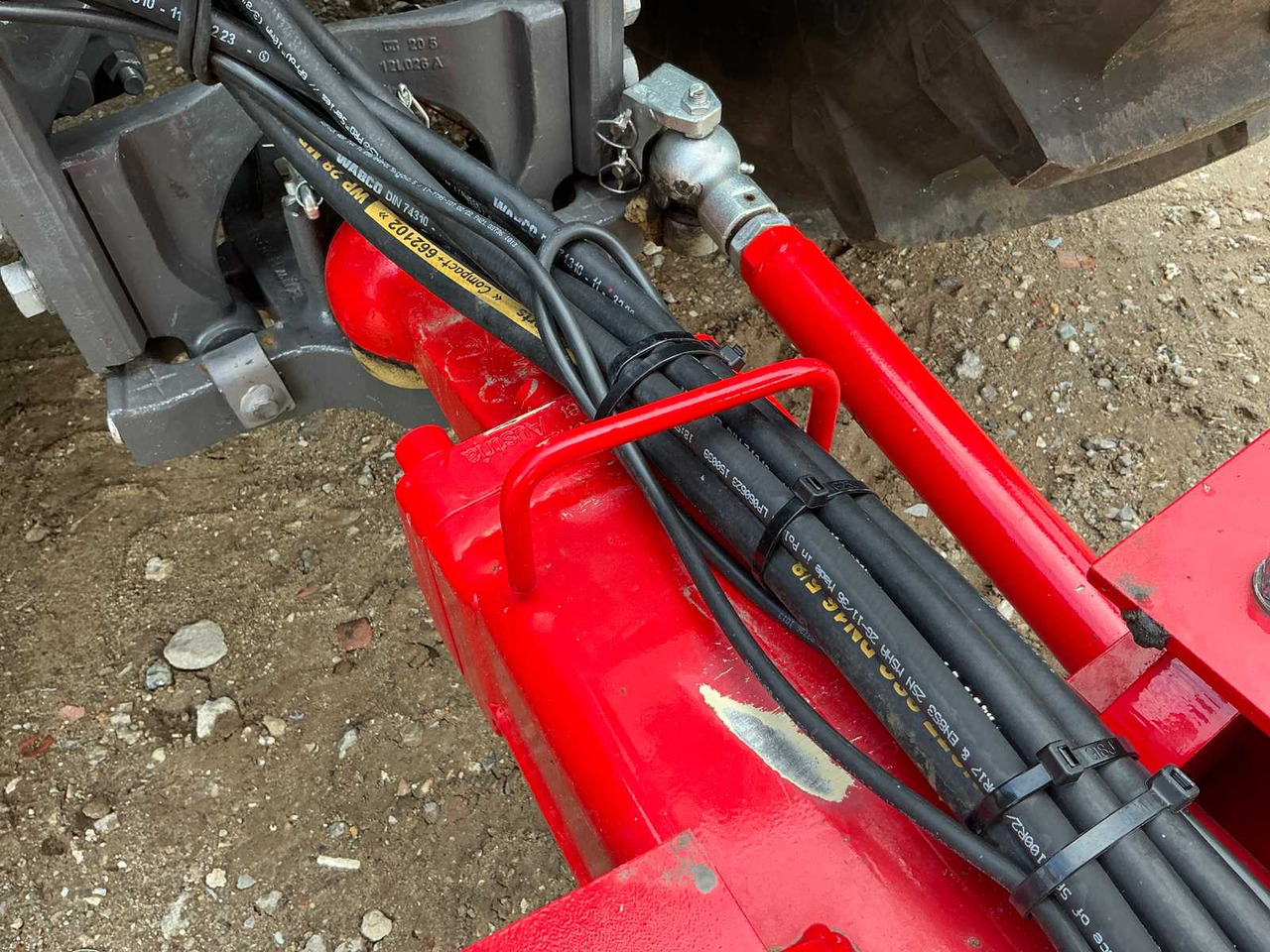 Beco MAXXIM 240 - Poľnohospodársky sklápěcí príves: obrázok 5 Beco MAXXIM 240 - Poľnohospodársky sklápěcí príves: obrázok 5