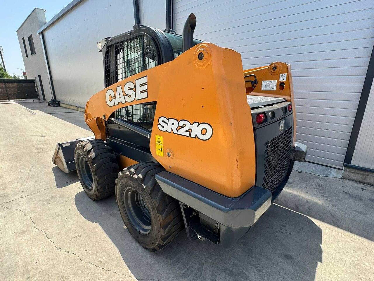 CASE SR210 COMPACT LOADER WITH RADIAL LIFT GEOMETRY - Pásový šmykom riadený nakladač: obrázok 5 CASE SR210 COMPACT LOADER WITH RADIAL LIFT GEOMETRY - Pásový šmykom riadený nakladač: obrázok 5