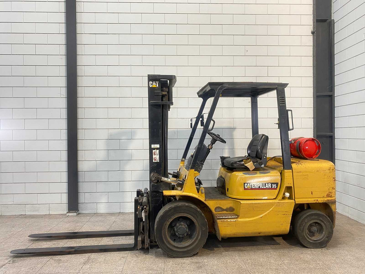 CATERPILLAR - 2001 - GP 35 K - FORKLIFT TRUCK - Vysokozdvižný vozík: obrázok 1 CATERPILLAR - 2001 - GP 35 K - FORKLIFT TRUCK - Vysokozdvižný vozík: obrázok 1