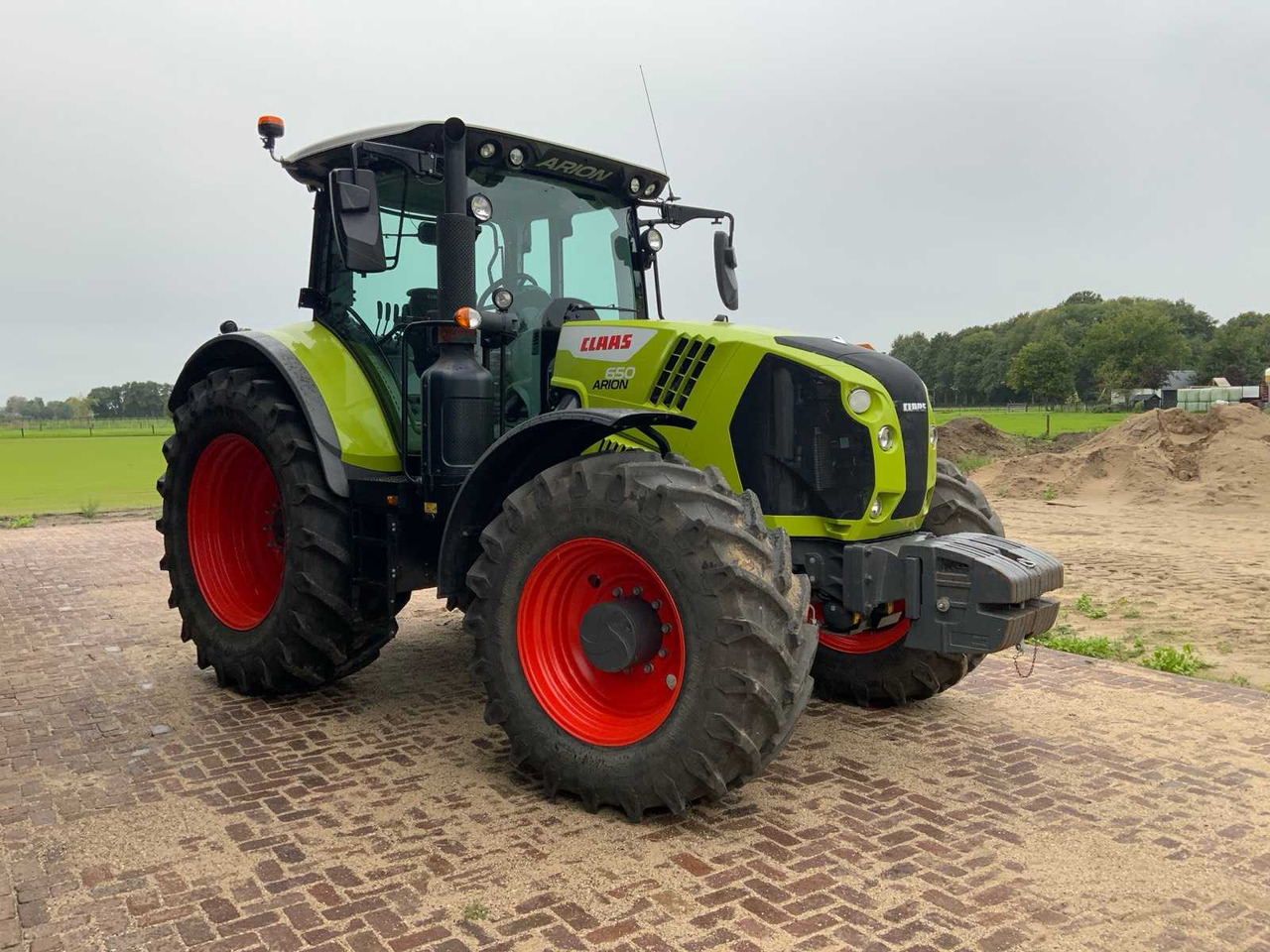 Claas Arion 650 - Traktor: obrázok 2 Claas Arion 650 - Traktor: obrázok 2