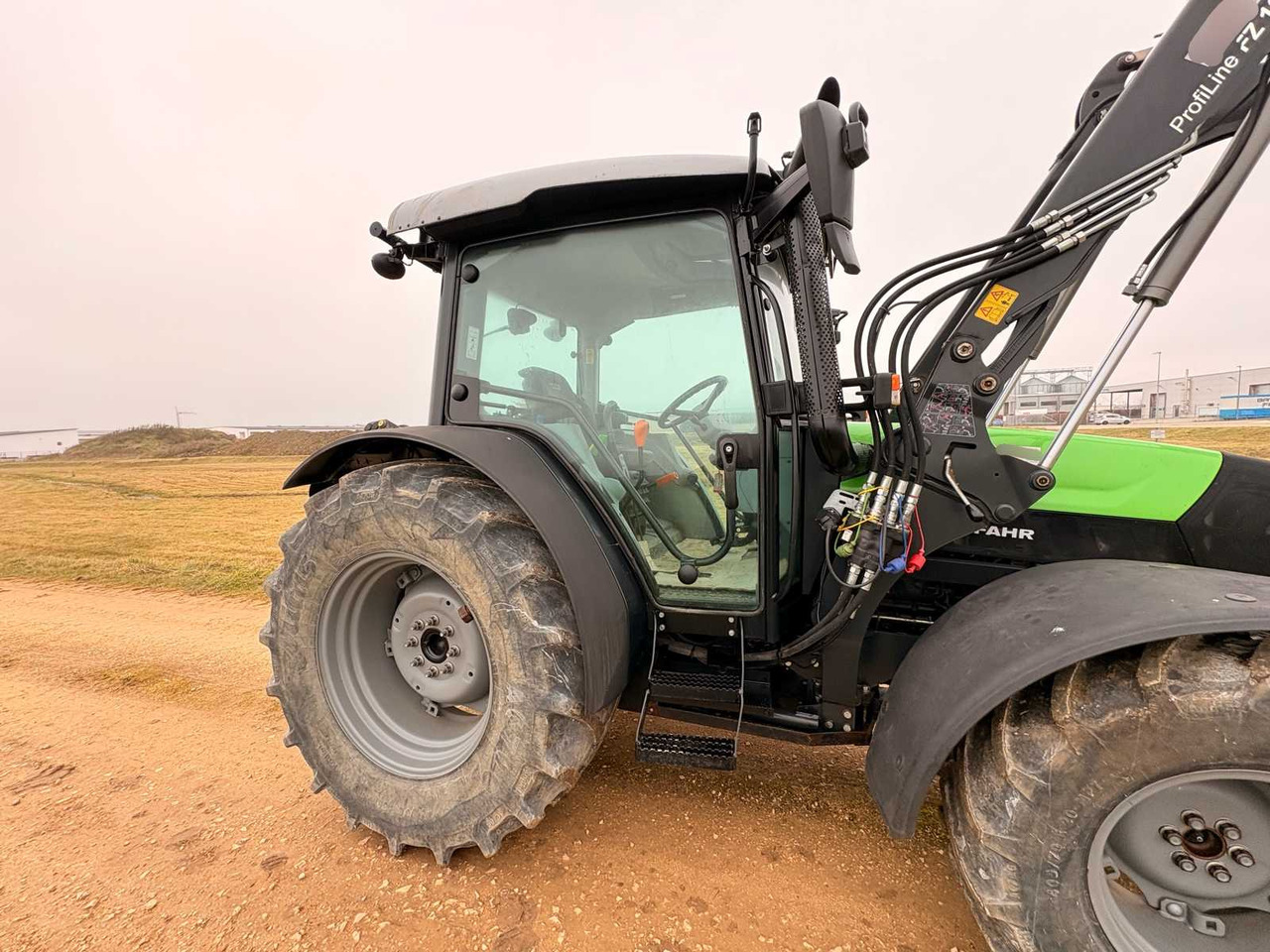 DEUTZ FAHR 5090.4 D GS - COMPACT ALL-WHEEL DRIVE TRACTOR WITH UNDERBODY PROTECTION (2018) - Traktor: obrázok 5 DEUTZ FAHR 5090.4 D GS - COMPACT ALL-WHEEL DRIVE TRACTOR WITH UNDERBODY PROTECTION (2018) - Traktor: obrázok 5