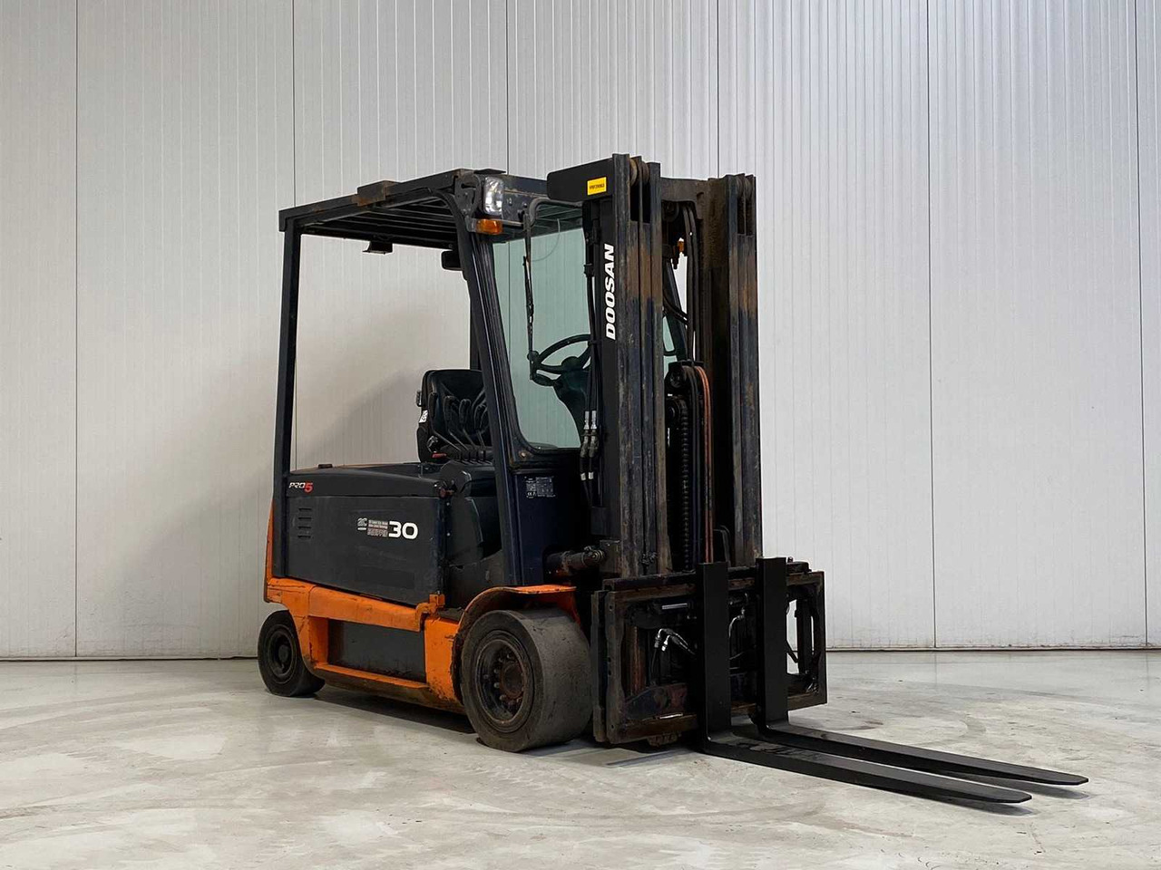 DOOSAN - 2013 - B30X-5 - FORKLIFT TRIPLEX - FREE-LIFT - SIDE-SHIFT - Vysokozdvižný vozík: obrázok 1 DOOSAN - 2013 - B30X-5 - FORKLIFT TRIPLEX - FREE-LIFT - SIDE-SHIFT - Vysokozdvižný vozík: obrázok 1