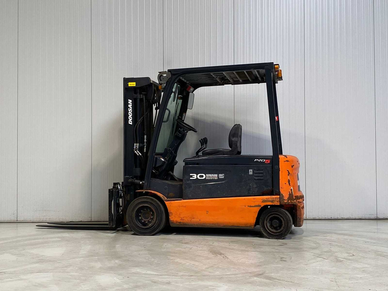 DOOSAN - 2013 - B30X-5 - FORKLIFT TRIPLEX - FREE-LIFT - SIDE-SHIFT - Vysokozdvižný vozík: obrázok 2 DOOSAN - 2013 - B30X-5 - FORKLIFT TRIPLEX - FREE-LIFT - SIDE-SHIFT - Vysokozdvižný vozík: obrázok 2