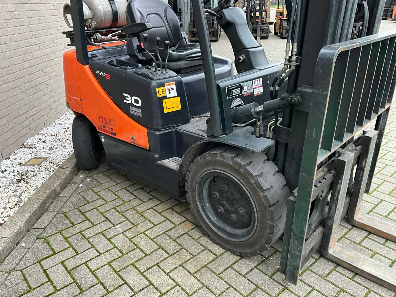 DOOSAN - G30E-5 - FORKLIFT TRUCK - Vysokozdvižný vozík: obrázok 4 DOOSAN - G30E-5 - FORKLIFT TRUCK - Vysokozdvižný vozík: obrázok 4
