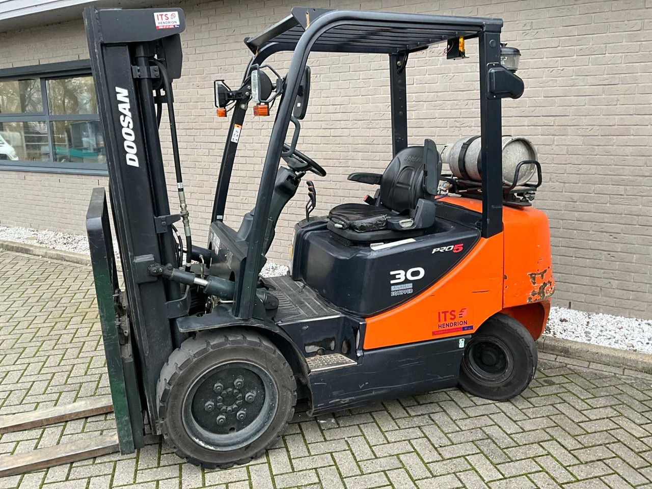 DOOSAN - G30E-5 - FORKLIFT TRUCK - Vysokozdvižný vozík: obrázok 2 DOOSAN - G30E-5 - FORKLIFT TRUCK - Vysokozdvižný vozík: obrázok 2