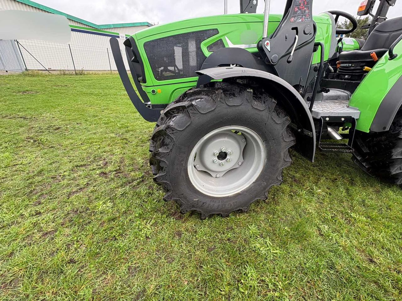 Deutz-Fahr 4080 E - Predný nakladač na traktor: obrázok 3 Deutz-Fahr 4080 E - Predný nakladač na traktor: obrázok 3
