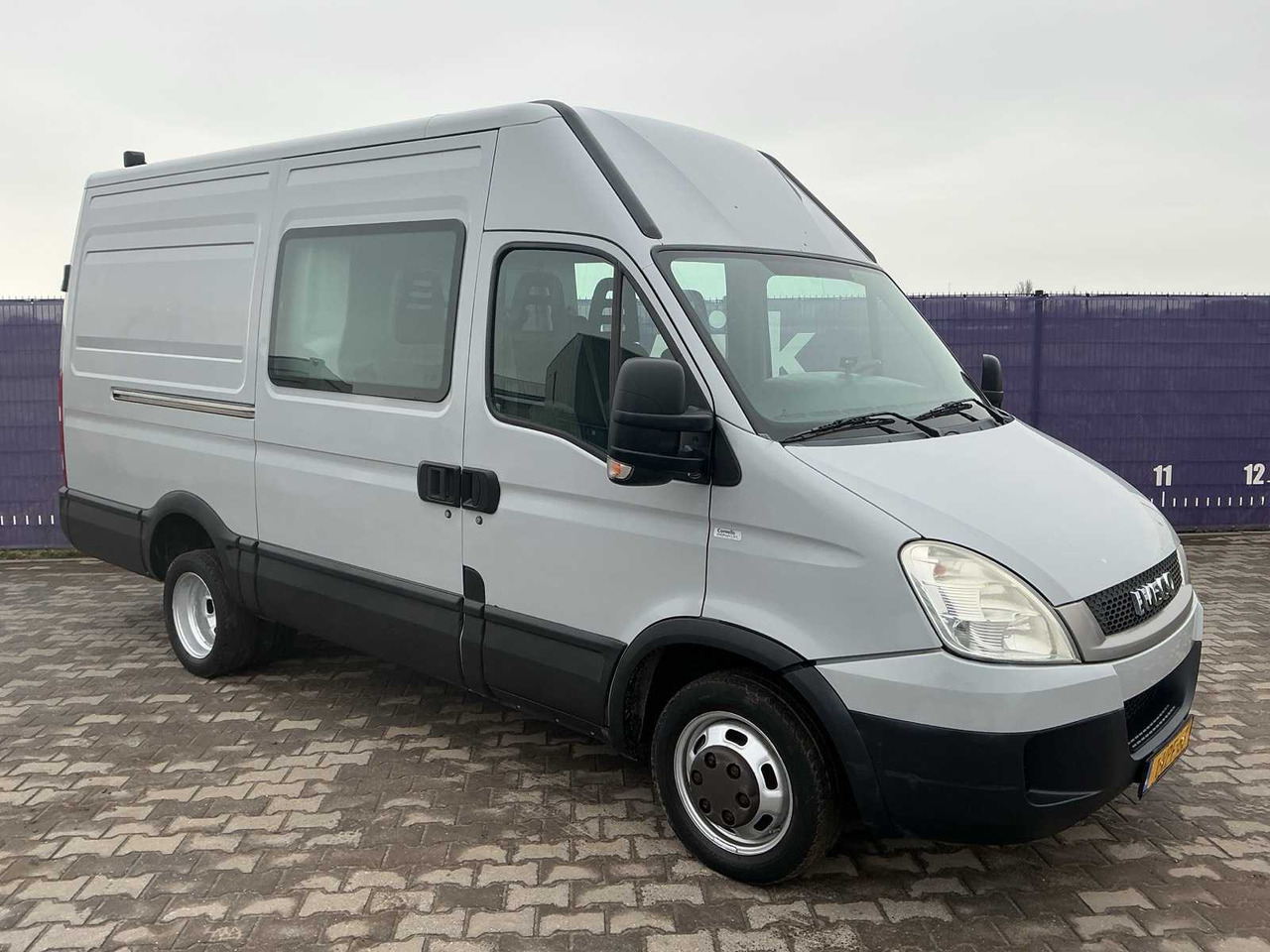 2011 - IVECO - DAILY - 35C15V 330 H3 - COMMERCIAL VEHICLE - Dodávka: obrázok 2 2011 - IVECO - DAILY - 35C15V 330 H3 - COMMERCIAL VEHICLE - Dodávka: obrázok 2