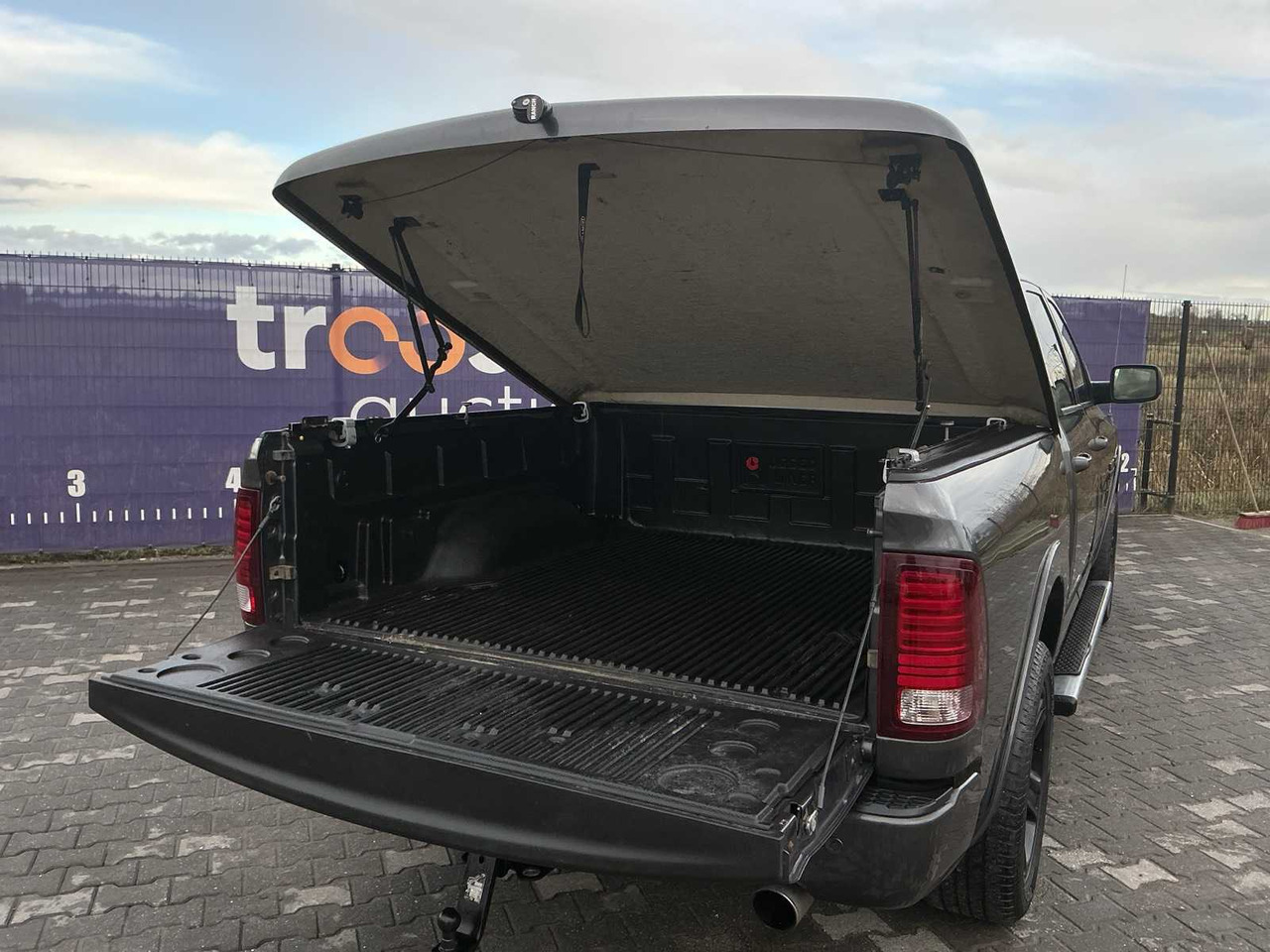 2013 - DODGE - RAM 1500 - 5.7 V8 4X4 QC 6'4 - COMMERCIAL VEHICLE - Dodávka: obrázok 5 2013 - DODGE - RAM 1500 - 5.7 V8 4X4 QC 6'4 - COMMERCIAL VEHICLE - Dodávka: obrázok 5