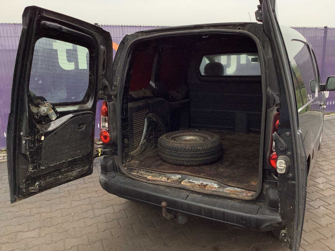 2013 - PEUGEOT - PARTNER - 120 1.6 HDI L1XR PR+ - COMMERCIAL VEHICLE - Dodávka: obrázok 5 2013 - PEUGEOT - PARTNER - 120 1.6 HDI L1XR PR+ - COMMERCIAL VEHICLE - Dodávka: obrázok 5