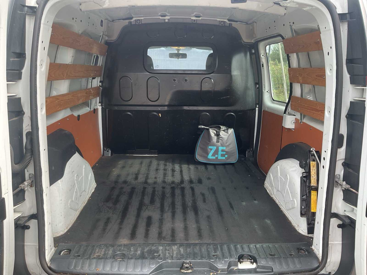 2013 - RENAULT - KANGOO EXPRESS - Z.E. - COMMERCIAL VEHICLE - Dodávka: obrázok 5 2013 - RENAULT - KANGOO EXPRESS - Z.E. - COMMERCIAL VEHICLE - Dodávka: obrázok 5