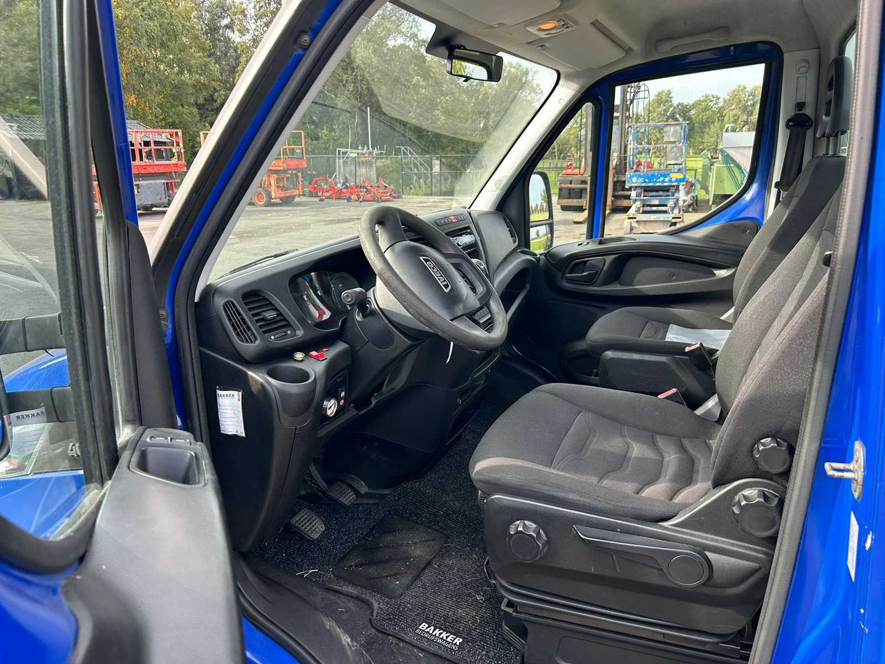 2014 IVECO DAILY DAILY 40C17 3.0 300 BE SEMI-TRAILER TRACTOR - Dodávka: obrázok 5 2014 IVECO DAILY DAILY 40C17 3.0 300 BE SEMI-TRAILER TRACTOR - Dodávka: obrázok 5