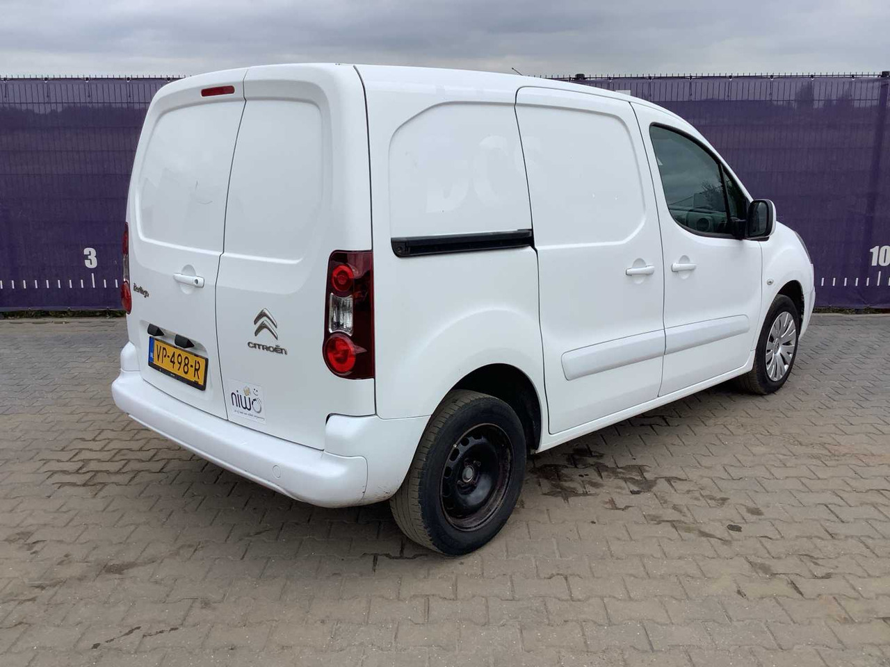 2015 - CITROEN - BERLINGO - 1.6 HDI 90 COMFORT - COMMERCIAL VEHICLE - Dodávka: obrázok 4 2015 - CITROEN - BERLINGO - 1.6 HDI 90 COMFORT - COMMERCIAL VEHICLE - Dodávka: obrázok 4