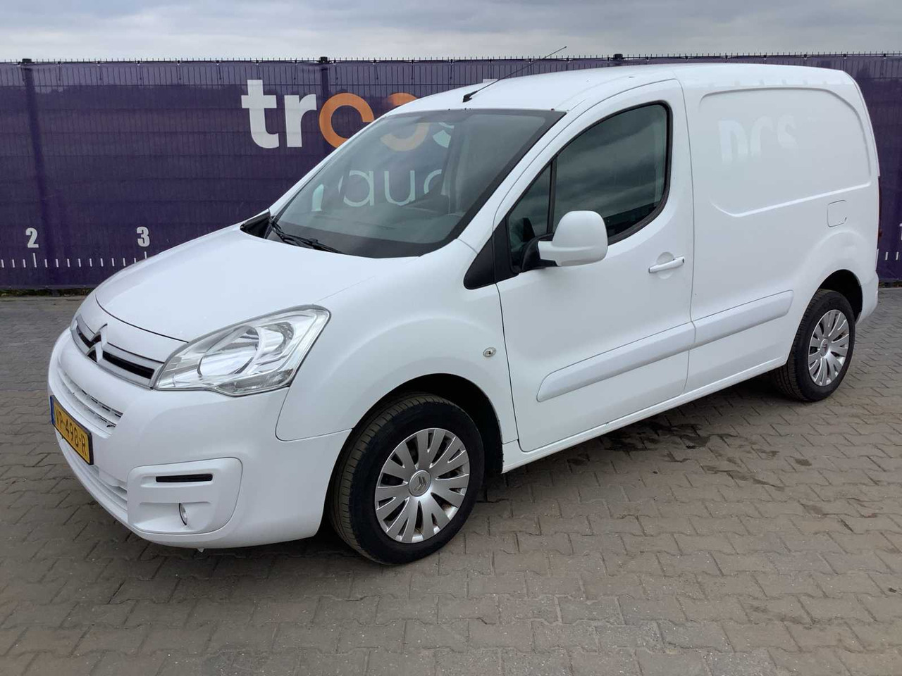 2015 - CITROEN - BERLINGO - 1.6 HDI 90 COMFORT - COMMERCIAL VEHICLE - Dodávka: obrázok 1 2015 - CITROEN - BERLINGO - 1.6 HDI 90 COMFORT - COMMERCIAL VEHICLE - Dodávka: obrázok 1