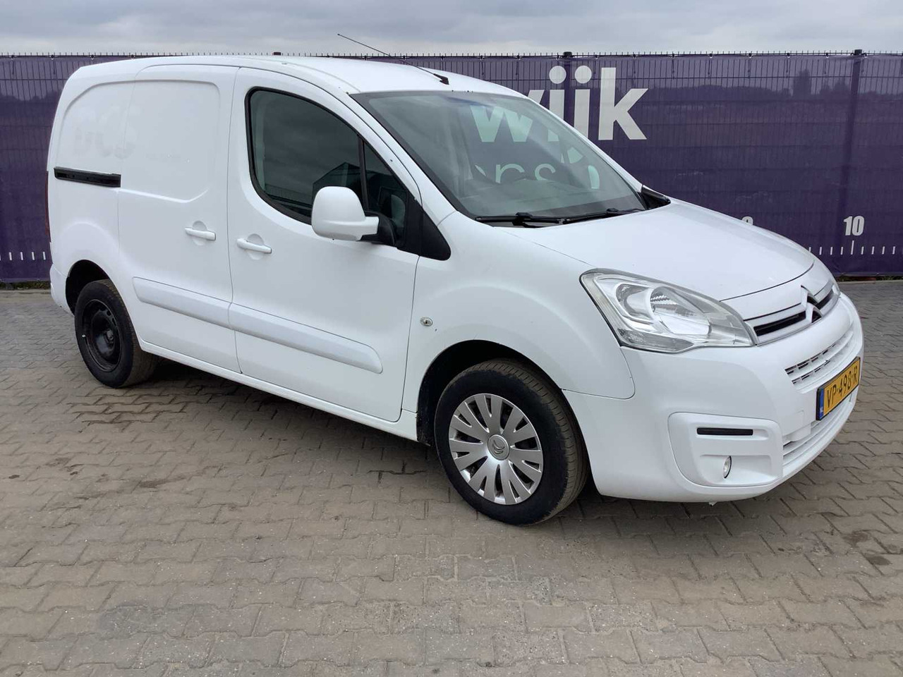 2015 - CITROEN - BERLINGO - 1.6 HDI 90 COMFORT - COMMERCIAL VEHICLE - Dodávka: obrázok 2 2015 - CITROEN - BERLINGO - 1.6 HDI 90 COMFORT - COMMERCIAL VEHICLE - Dodávka: obrázok 2