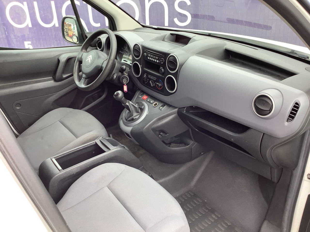 2015 - CITROEN - BERLINGO - 1.6 HDI 90 COMFORT - COMMERCIAL VEHICLE - Dodávka: obrázok 5 2015 - CITROEN - BERLINGO - 1.6 HDI 90 COMFORT - COMMERCIAL VEHICLE - Dodávka: obrázok 5