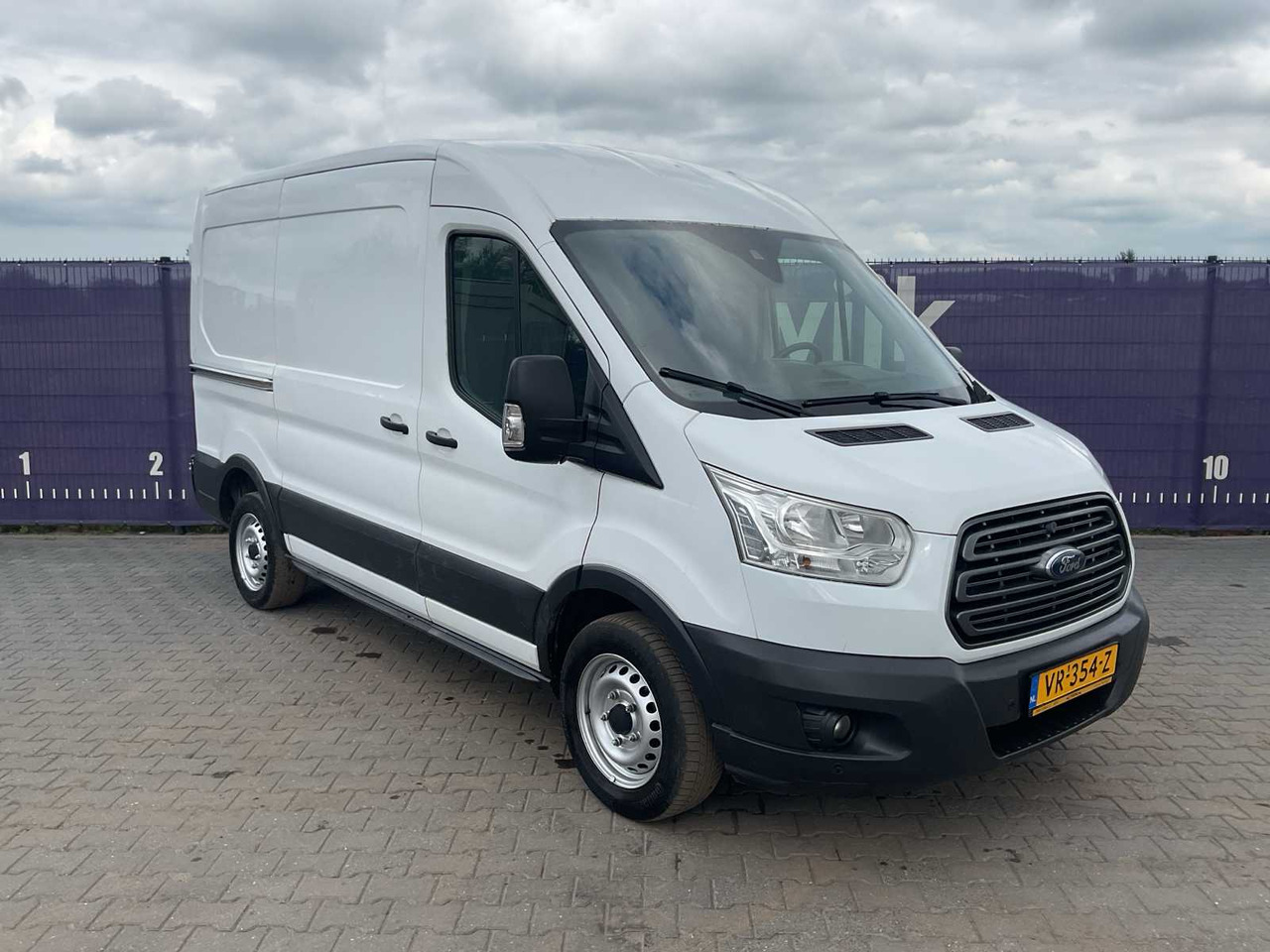 2015 - FORD - TRANSIT - 350 2.2 TDCI L2H2 TR - COMMERCIAL VEHICLE - Dodávka: obrázok 2 2015 - FORD - TRANSIT - 350 2.2 TDCI L2H2 TR - COMMERCIAL VEHICLE - Dodávka: obrázok 2