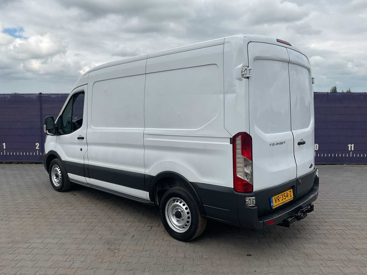 2015 - FORD - TRANSIT - 350 2.2 TDCI L2H2 TR - COMMERCIAL VEHICLE - Dodávka: obrázok 4 2015 - FORD - TRANSIT - 350 2.2 TDCI L2H2 TR - COMMERCIAL VEHICLE - Dodávka: obrázok 4