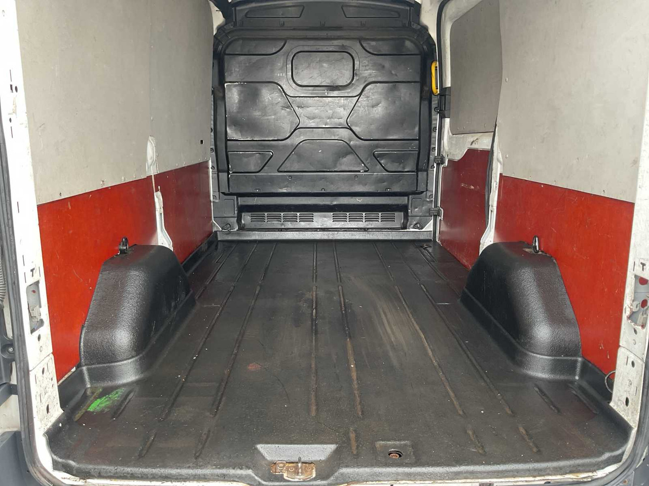 2015 - FORD - TRANSIT - 350 2.2 TDCI L2H2 TR - COMMERCIAL VEHICLE - Dodávka: obrázok 5 2015 - FORD - TRANSIT - 350 2.2 TDCI L2H2 TR - COMMERCIAL VEHICLE - Dodávka: obrázok 5