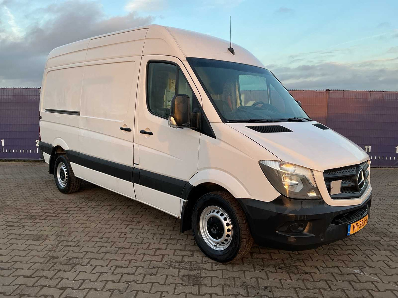 2015 - MERCEDES-BENZ - SPRINTER - 413 2.2 CDI 366 HDDC - COMMERCIAL VEHICLE - Dodávka: obrázok 2 2015 - MERCEDES-BENZ - SPRINTER - 413 2.2 CDI 366 HDDC - COMMERCIAL VEHICLE - Dodávka: obrázok 2
