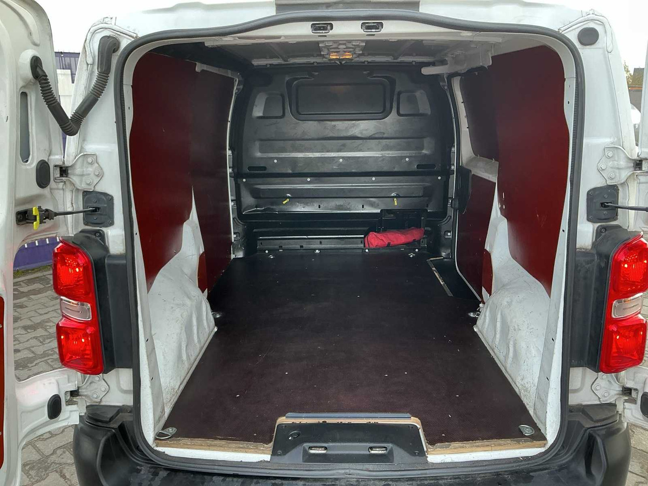 2020 - CITROEN - JUMPY - 1.5 BLUEHDI CLUB - COMMERCIAL VEHICLE - Dodávka: obrázok 5 2020 - CITROEN - JUMPY - 1.5 BLUEHDI CLUB - COMMERCIAL VEHICLE - Dodávka: obrázok 5