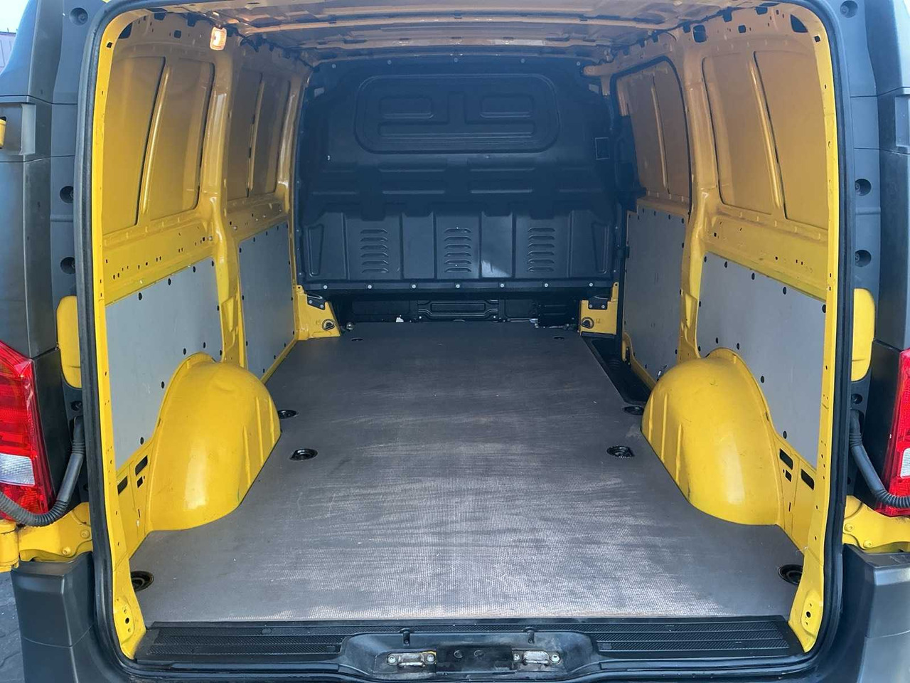 2020 - MERCEDES-BENZ - EVITO - EVITO LONG 41KWH - COMMERCIAL VEHICLE - Dodávka: obrázok 5 2020 - MERCEDES-BENZ - EVITO - EVITO LONG 41KWH - COMMERCIAL VEHICLE - Dodávka: obrázok 5