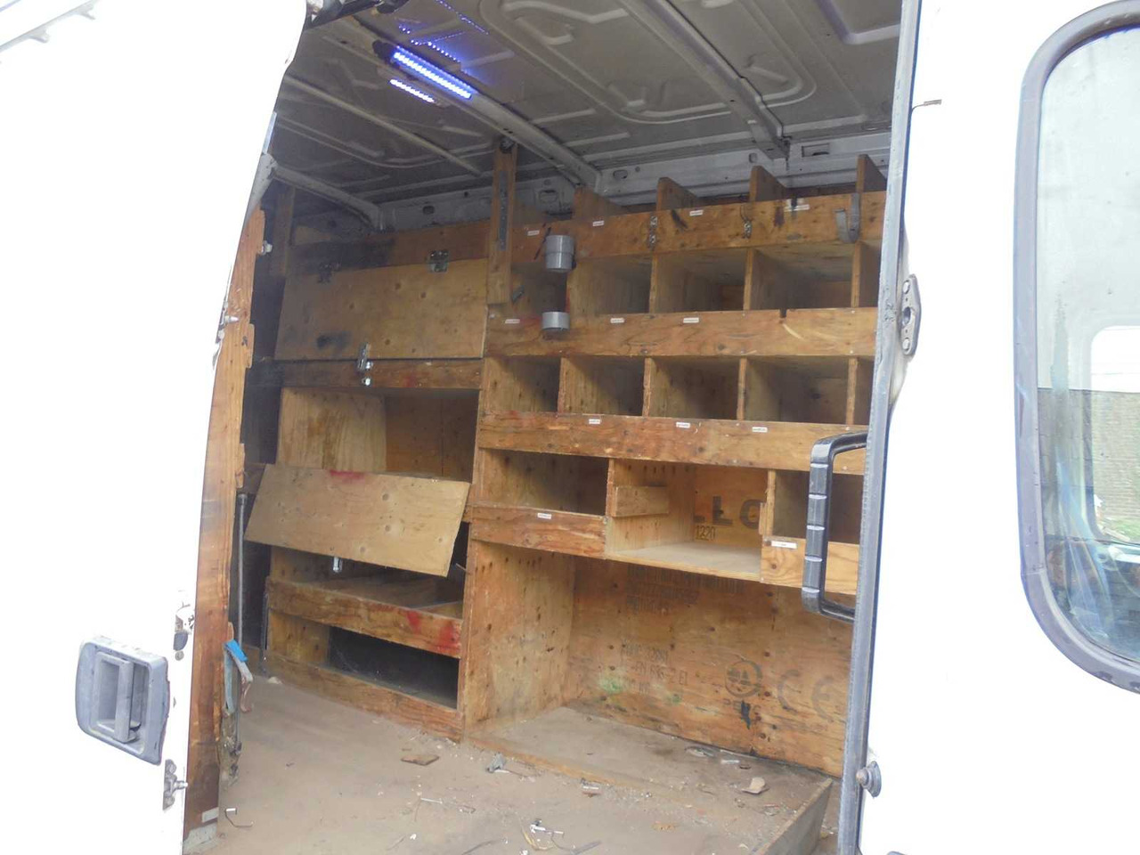 IVECO - 29 L 12V 330 H2 - 02-VZJ-1 - Dodávka: obrázok 5 IVECO - 29 L 12V 330 H2 - 02-VZJ-1 - Dodávka: obrázok 5