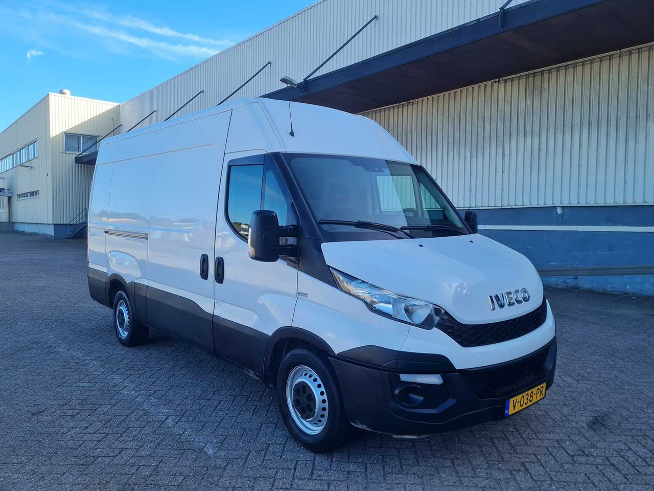 IVECO - DAILY - 35S15V 2.3 352 H2 L - V-038-PR - Dodávka: obrázok 2 IVECO - DAILY - 35S15V 2.3 352 H2 L - V-038-PR - Dodávka: obrázok 2