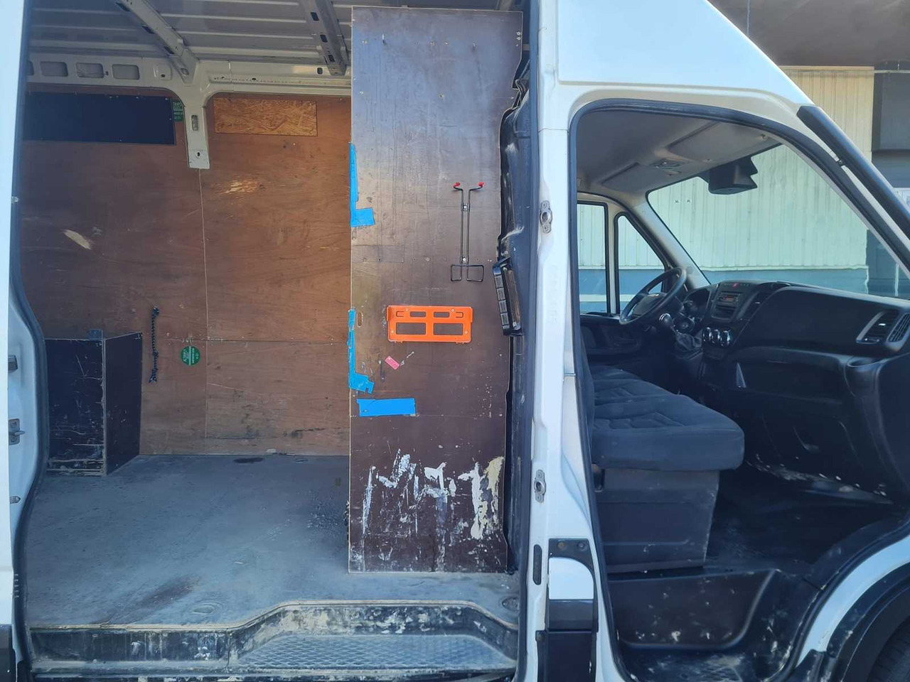 IVECO - DAILY - 35S15V 2.3 352 H2 L - V-038-PR - Dodávka: obrázok 5 IVECO - DAILY - 35S15V 2.3 352 H2 L - V-038-PR - Dodávka: obrázok 5