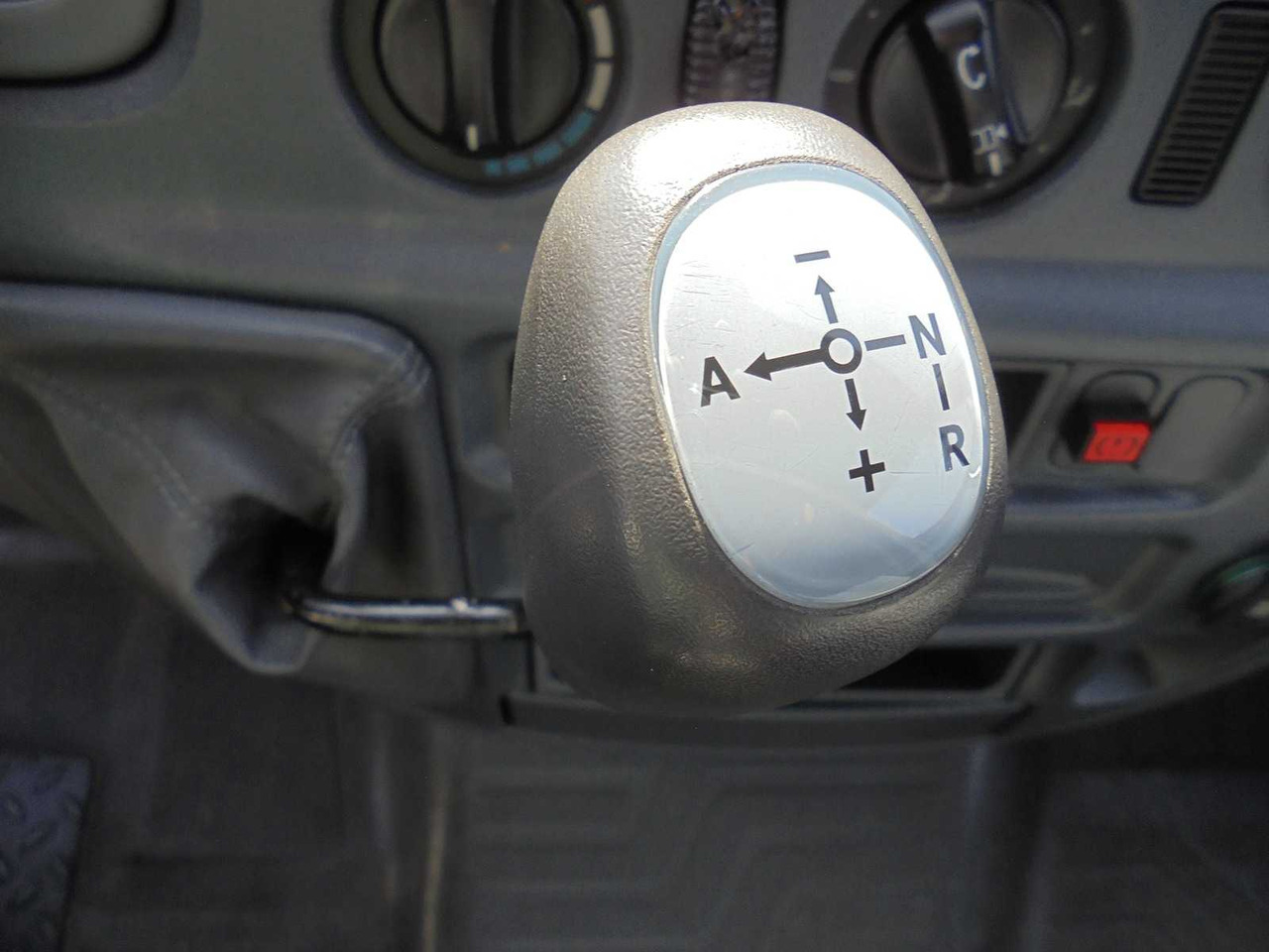 Dodávka MERCEDES-BENZ - SPRINTER - 208 CDI 2.2 300 HDRR - WHEELCHAIR BUS - 29-BZ-KD: obrázok 19 Dodávka MERCEDES-BENZ - SPRINTER - 208 CDI 2.2 300 HDRR - WHEELCHAIR BUS - 29-BZ-KD: obrázok 19