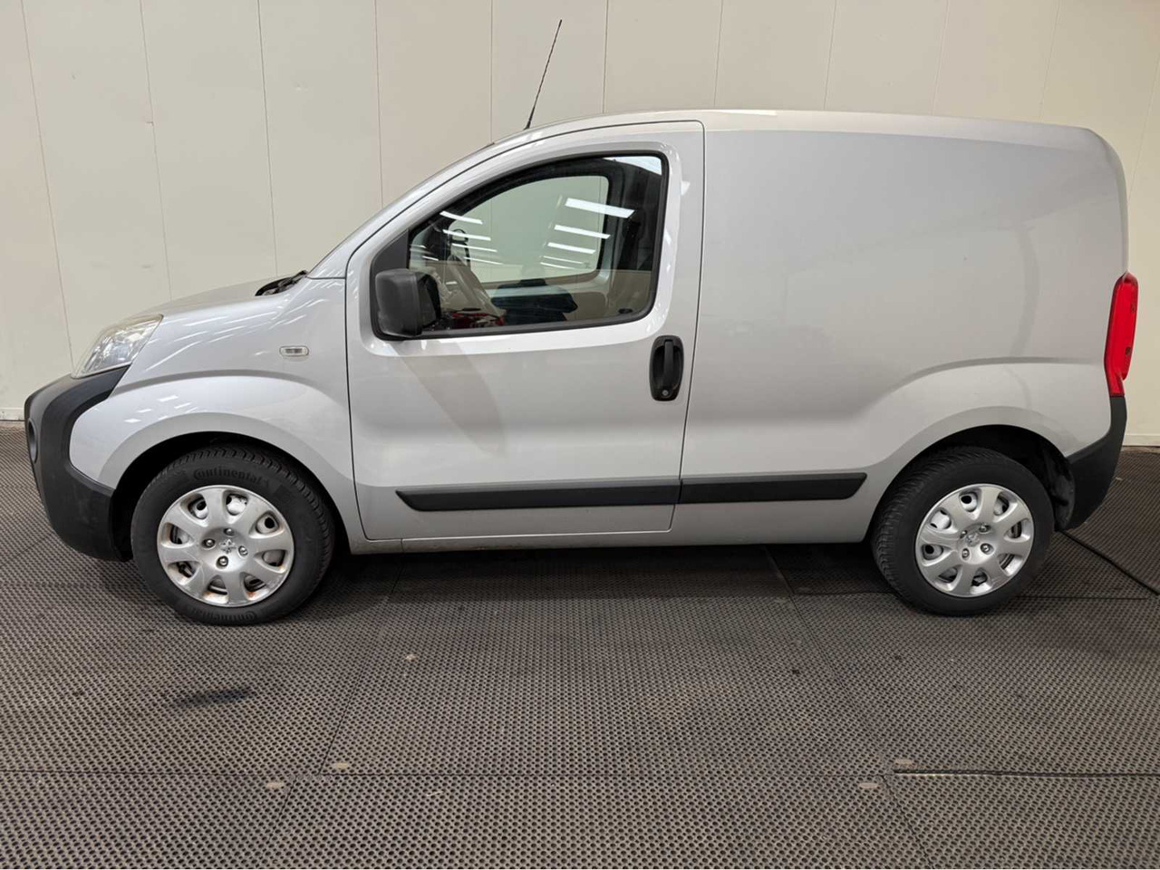 PEUGEOT - BIPPER - COMMERCIAL VEHICLE - 2013 - Dodávka: obrázok 2 PEUGEOT - BIPPER - COMMERCIAL VEHICLE - 2013 - Dodávka: obrázok 2