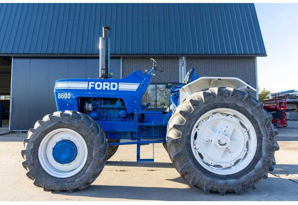 FORD - 8600 - 4-WHEEL DRIVE TRACTOR - 1972 - Traktor: obrázok 4 FORD - 8600 - 4-WHEEL DRIVE TRACTOR - 1972 - Traktor: obrázok 4