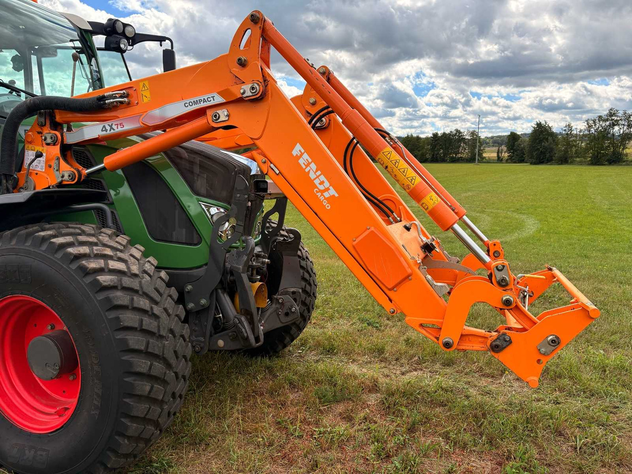Fendt 4X75 - Predný nakladač na traktor: obrázok 5 Fendt 4X75 - Predný nakladač na traktor: obrázok 5