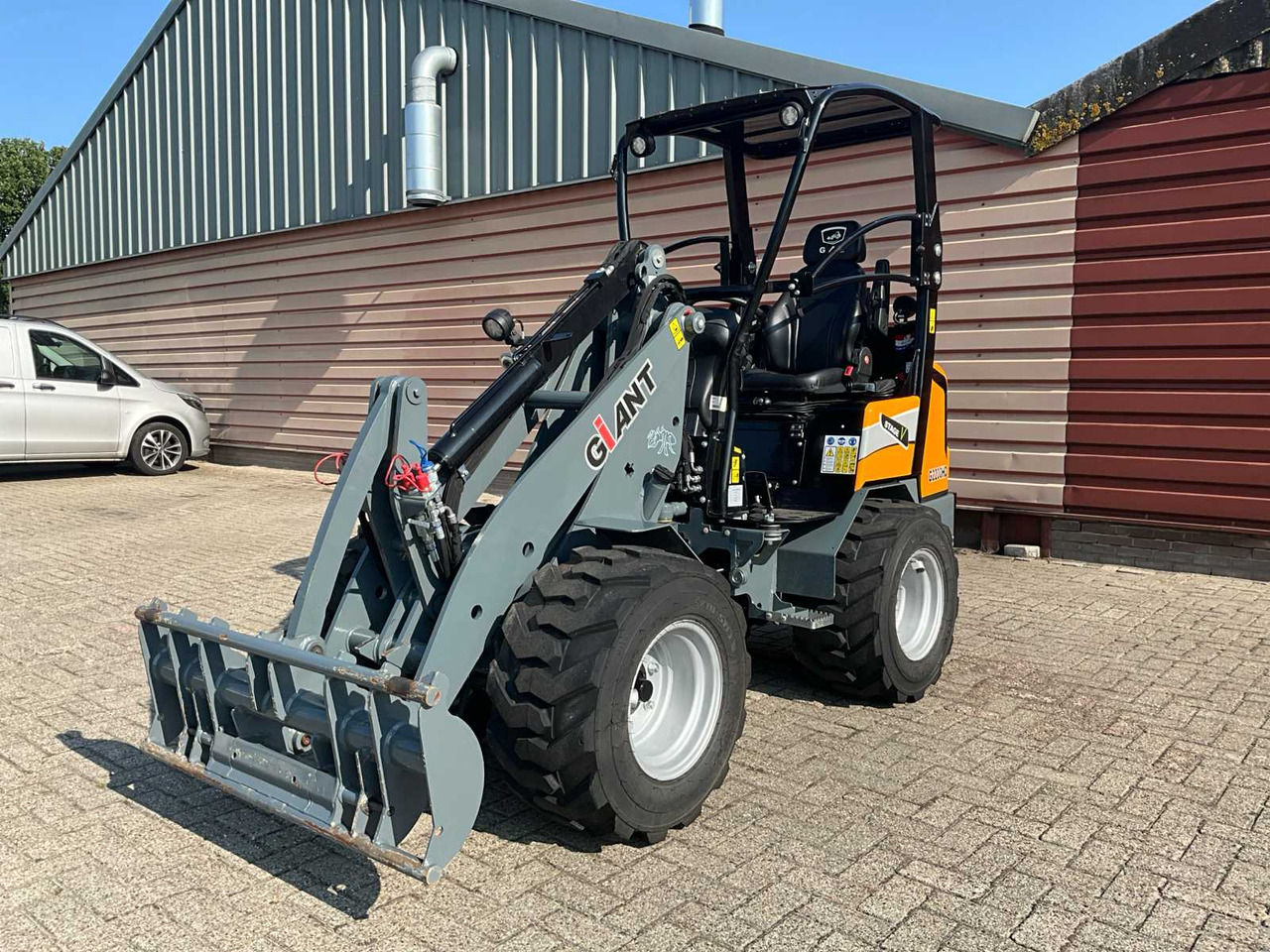 Giant G2200HD - Kolesový nakladač: obrázok 2 Giant G2200HD - Kolesový nakladač: obrázok 2