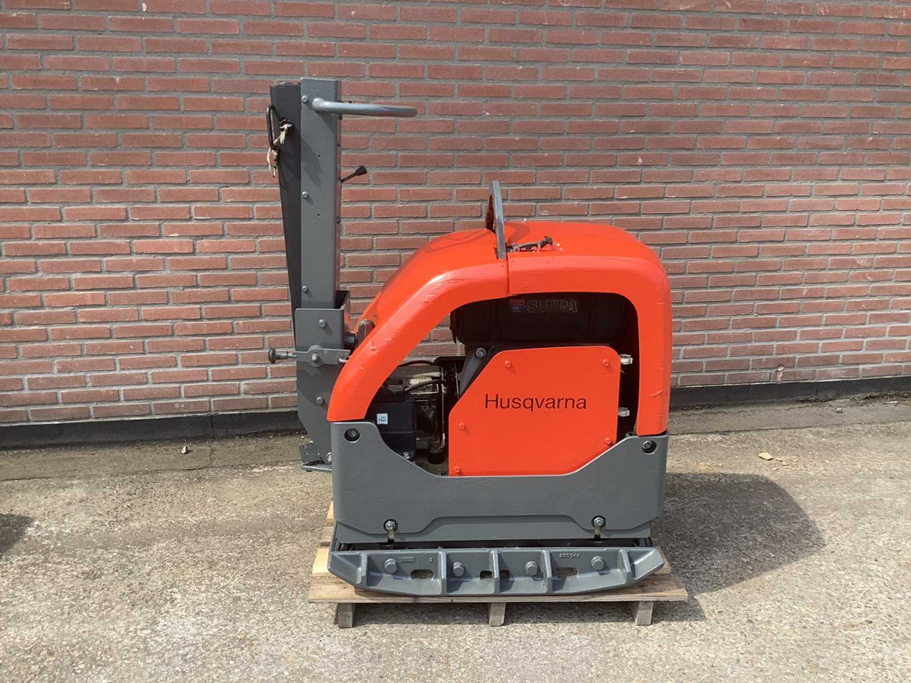 HUSQVARNA LG504 - Vibračná doska: obrázok 1 HUSQVARNA LG504 - Vibračná doska: obrázok 1
