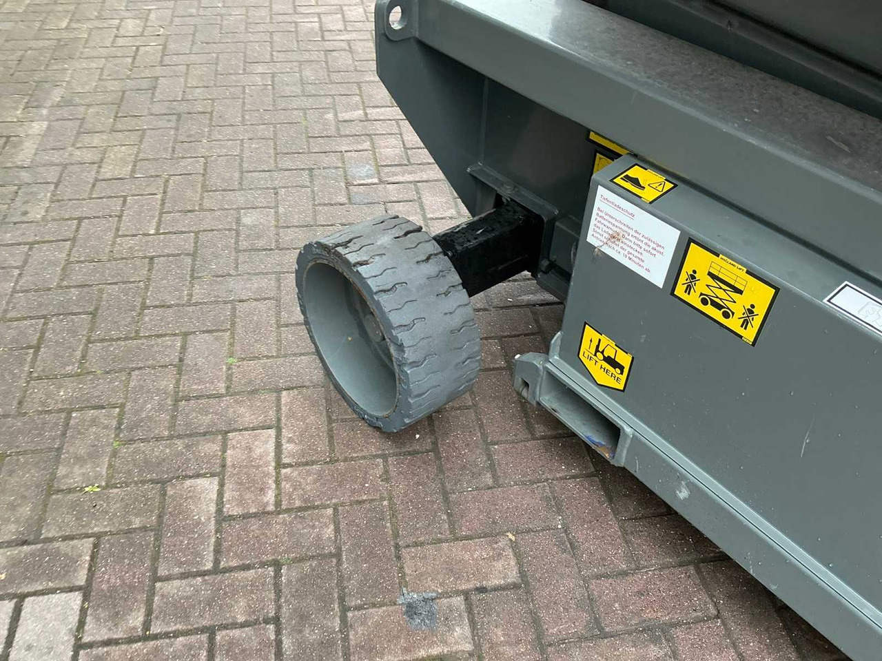 Pracovná plošina Holland lift HL-7814: obrázok 13 Pracovná plošina Holland lift HL-7814: obrázok 13