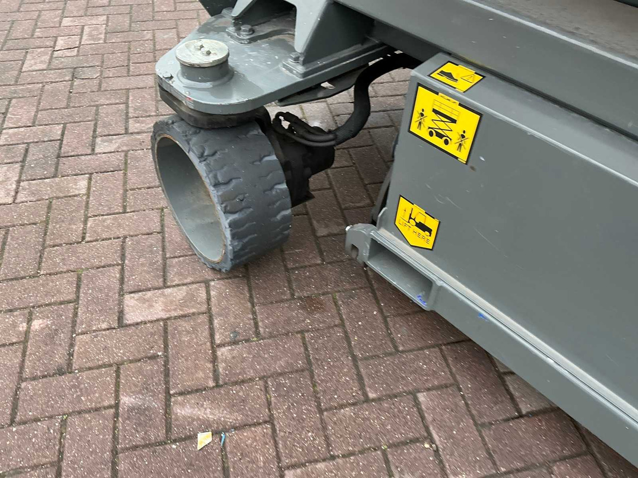 Pracovná plošina Holland lift HL-7814: obrázok 11 Pracovná plošina Holland lift HL-7814: obrázok 11