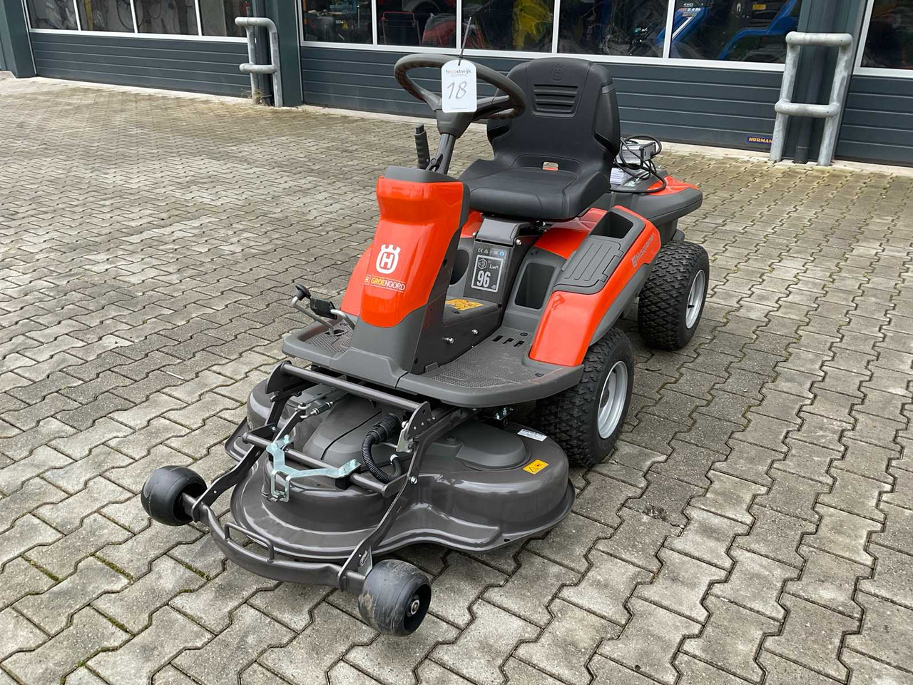 Husqvarna R 200iX - Záhradná kosačka: obrázok 1 Husqvarna R 200iX - Záhradná kosačka: obrázok 1