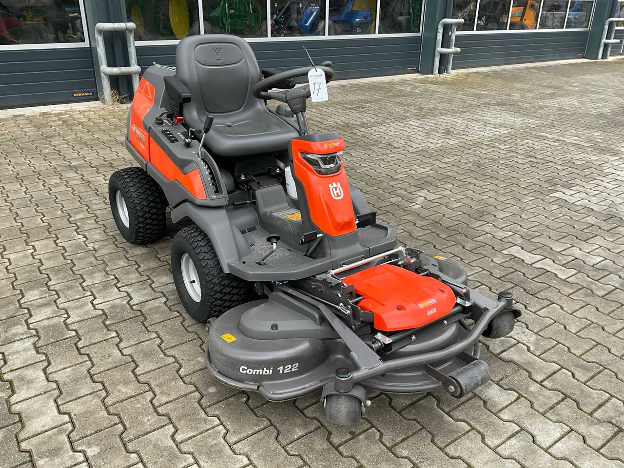 Husqvarna R 420TsX AWD - Záhradná kosačka: obrázok 4 Husqvarna R 420TsX AWD - Záhradná kosačka: obrázok 4