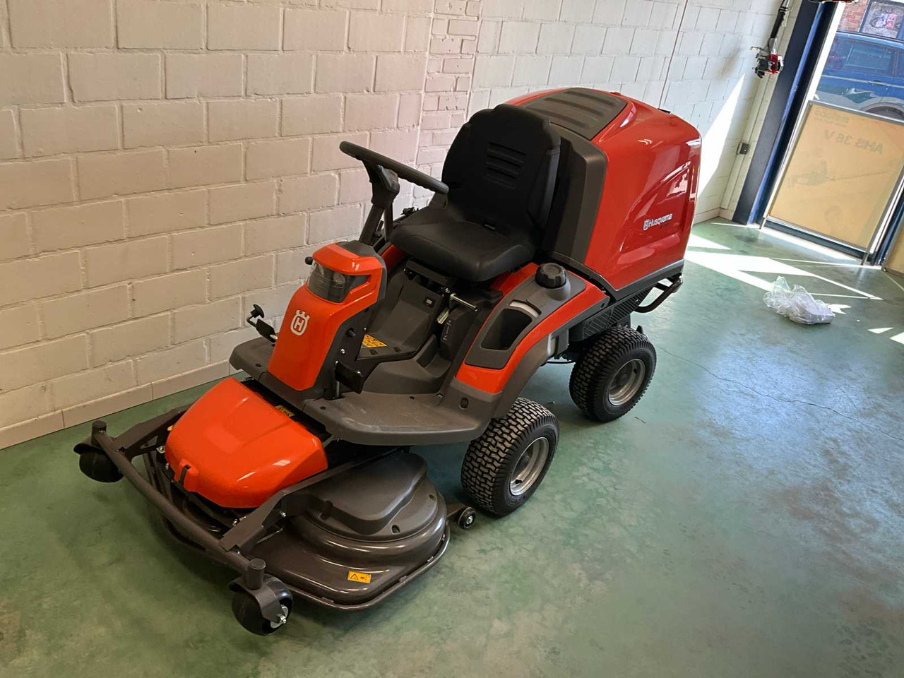 Husqvarna RC 318 T - Záhradná kosačka: obrázok 1 Husqvarna RC 318 T - Záhradná kosačka: obrázok 1
