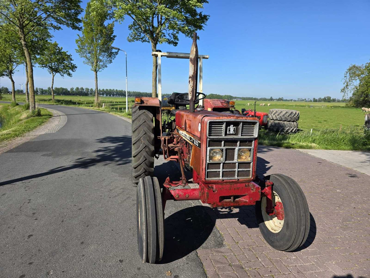 International 633 - Traktor: obrázok 4 International 633 - Traktor: obrázok 4