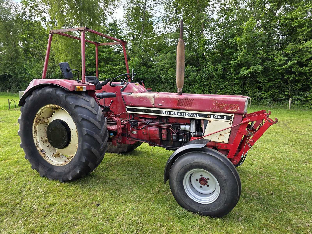 International 844-S - Traktor: obrázok 5 International 844-S - Traktor: obrázok 5