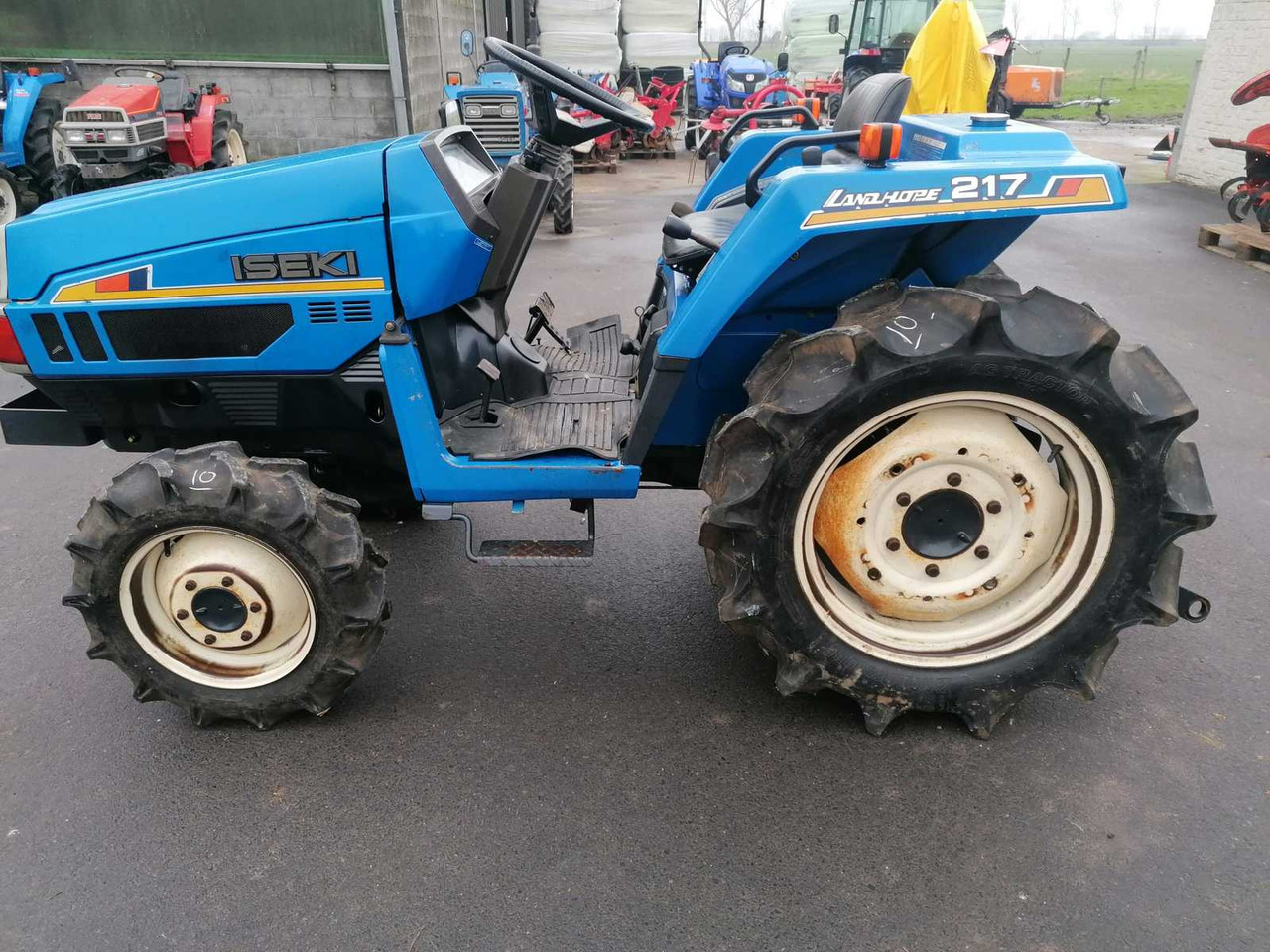 Iseki TU217F - Kompaktný traktor: obrázok 1 Iseki TU217F - Kompaktný traktor: obrázok 1