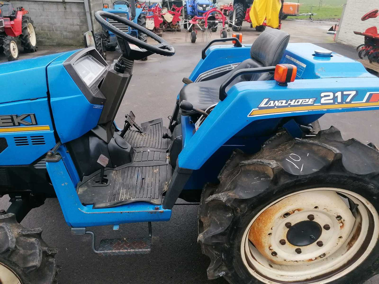 Iseki TU217F - Kompaktný traktor: obrázok 5 Iseki TU217F - Kompaktný traktor: obrázok 5