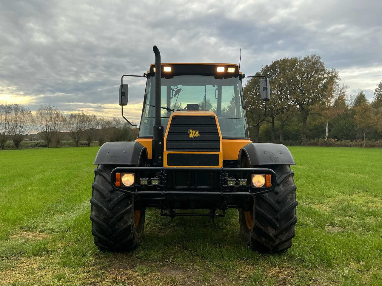 JCB 1993 JCB FASTRAC 145 TURBO ALL-WHEEL DRIVE TRACTOR - Traktor: obrázok 2 JCB 1993 JCB FASTRAC 145 TURBO ALL-WHEEL DRIVE TRACTOR - Traktor: obrázok 2