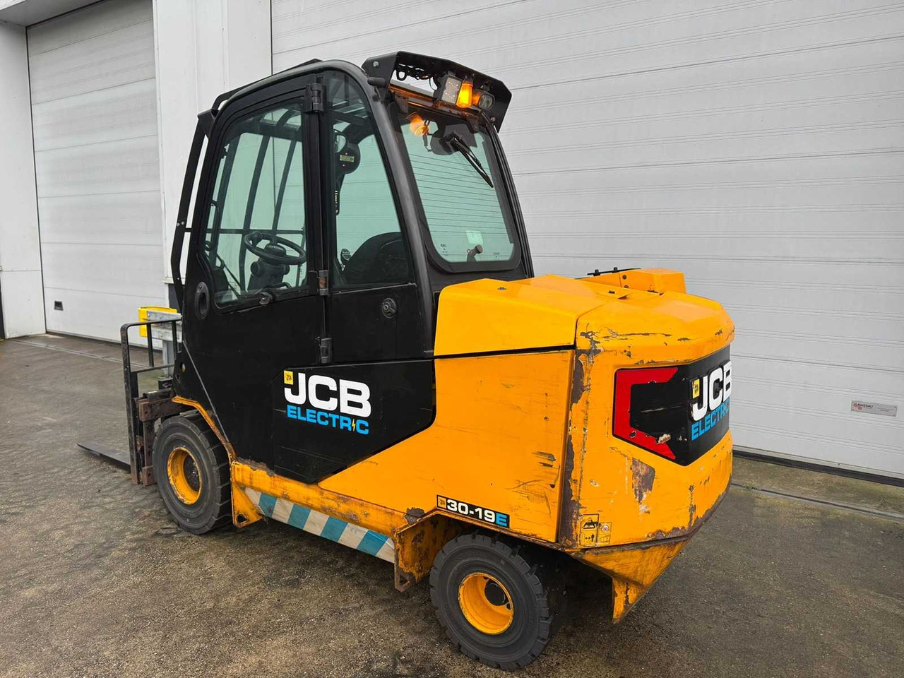 JCB - 2020 - TLT-30-E - FORK POSITIONER, SIDE-SHIFT - FORKLIFT - Vysokozdvižný vozík: obrázok 3 JCB - 2020 - TLT-30-E - FORK POSITIONER, SIDE-SHIFT - FORKLIFT - Vysokozdvižný vozík: obrázok 3