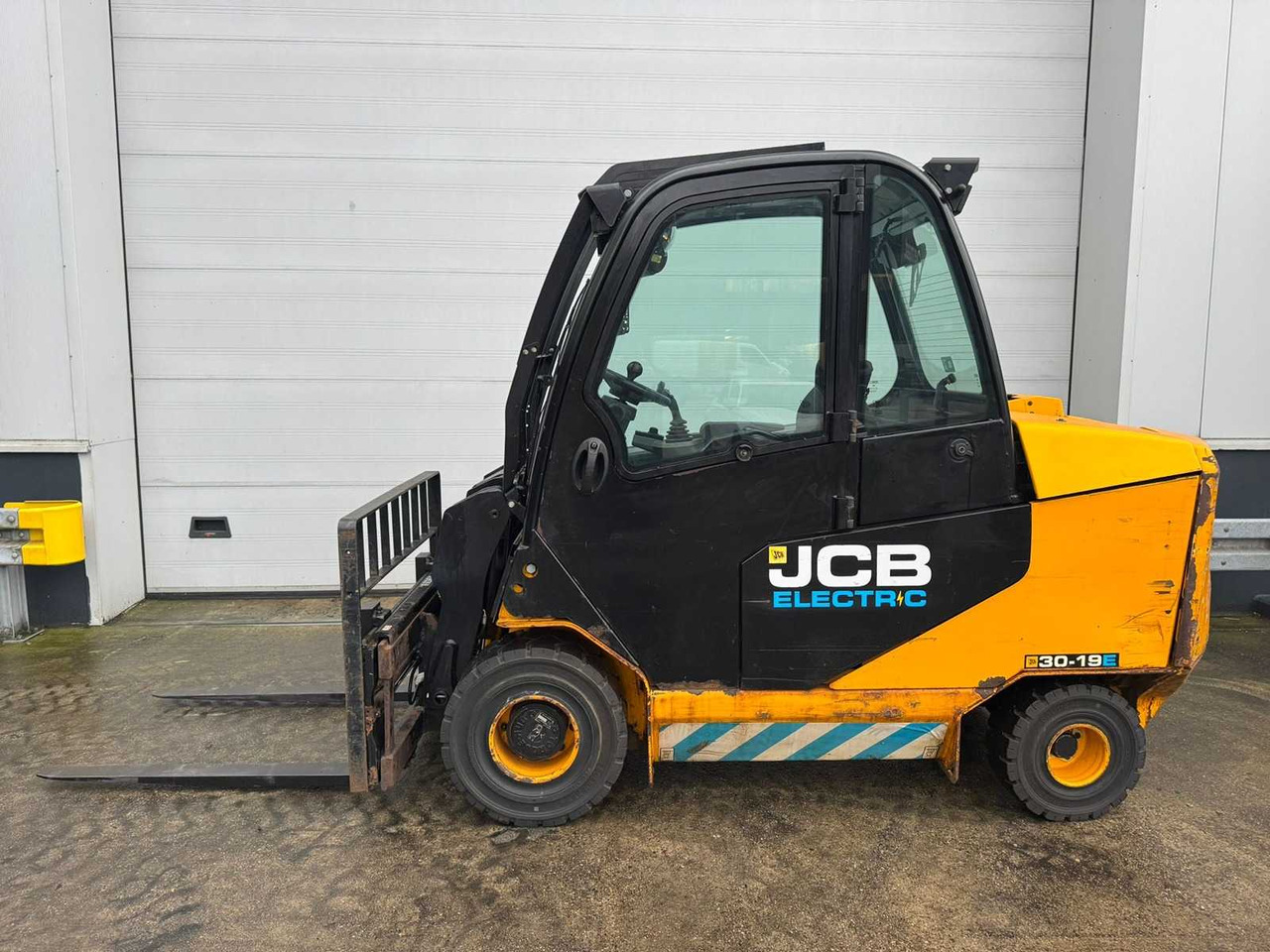 JCB - 2020 - TLT-30-E - FORK POSITIONER, SIDE-SHIFT - FORKLIFT - Vysokozdvižný vozík: obrázok 2 JCB - 2020 - TLT-30-E - FORK POSITIONER, SIDE-SHIFT - FORKLIFT - Vysokozdvižný vozík: obrázok 2