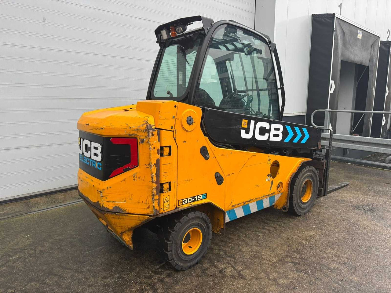 JCB - 2020 - TLT-30-E - FORK POSITIONER, SIDE-SHIFT - FORKLIFT - Vysokozdvižný vozík: obrázok 4 JCB - 2020 - TLT-30-E - FORK POSITIONER, SIDE-SHIFT - FORKLIFT - Vysokozdvižný vozík: obrázok 4