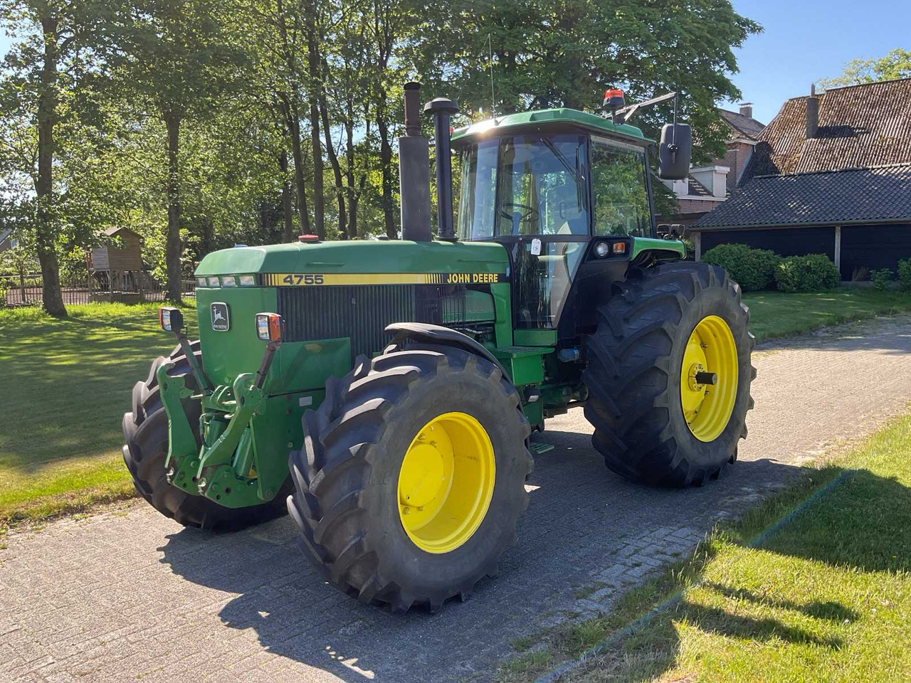 John Deere 4755 - Traktor: obrázok 1 John Deere 4755 - Traktor: obrázok 1