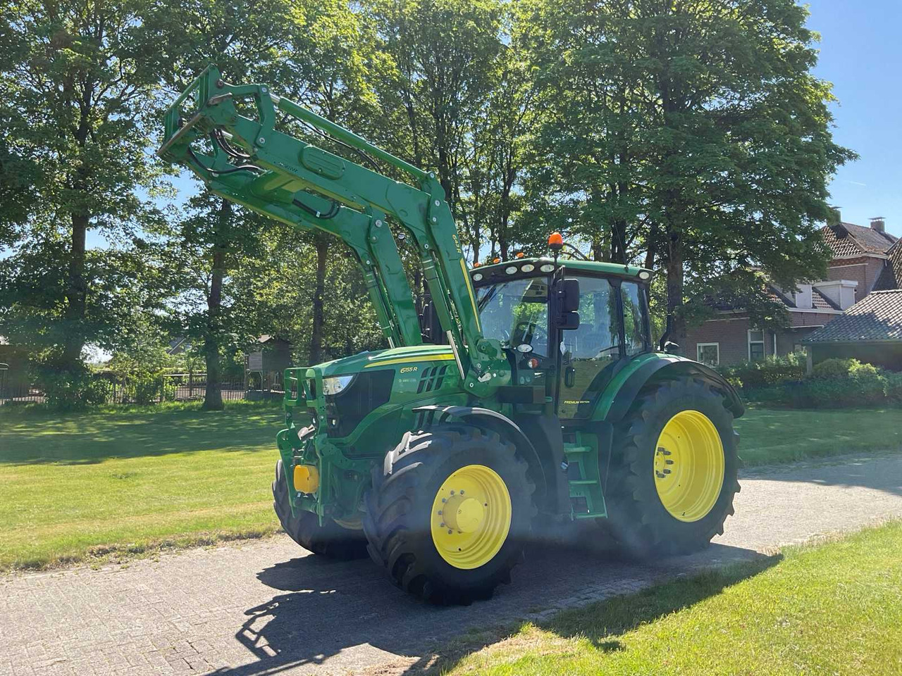 John Deere 6155R - Traktor: obrázok 1 John Deere 6155R - Traktor: obrázok 1