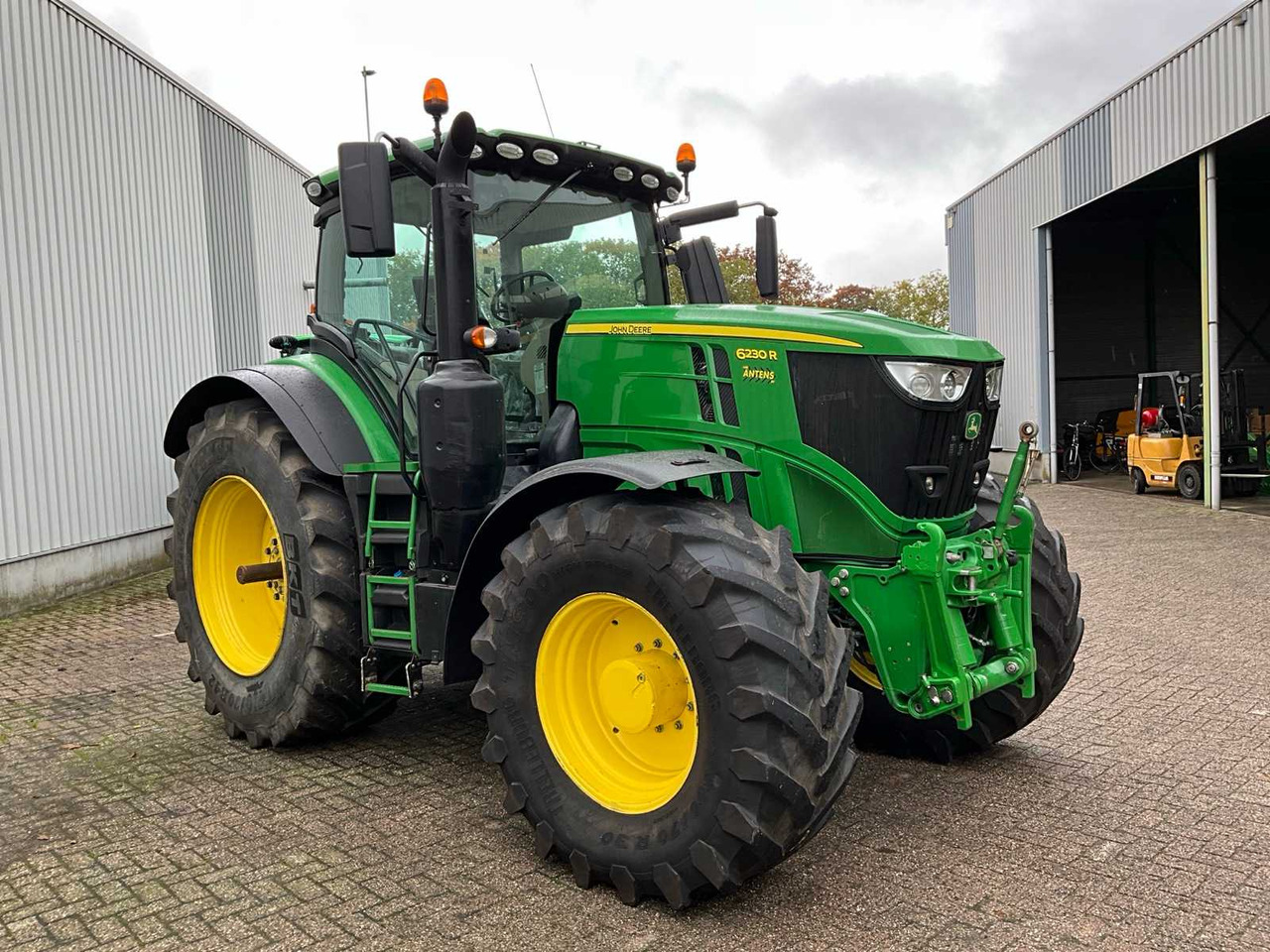 John Deere 6230R - Traktor: obrázok 4 John Deere 6230R - Traktor: obrázok 4